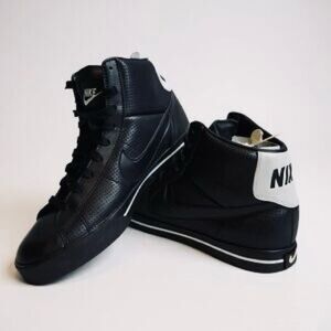 Nike Men's Black and White Sneakers
